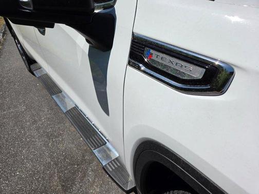 Summit White 2025 GMC Sierra 1500 SLT