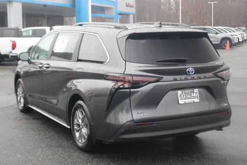 2025 Toyota Sienna XLE
