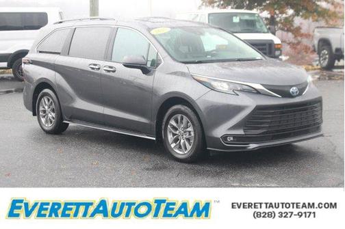 2025 Toyota Sienna XLE