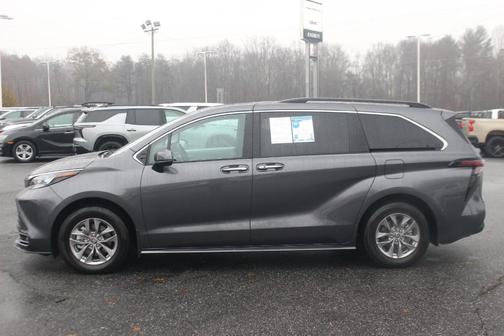 2025 Toyota Sienna XLE