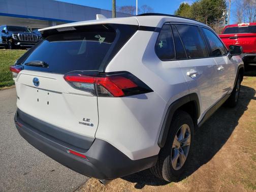2022 Toyota RAV4 Hybrid LE