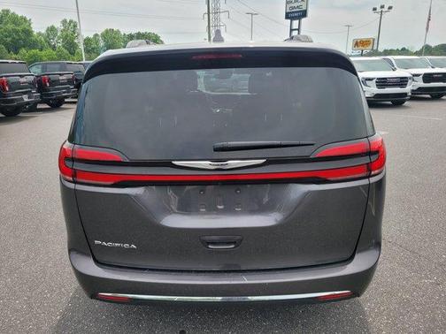 2022 Chrysler Pacifica Touring-L