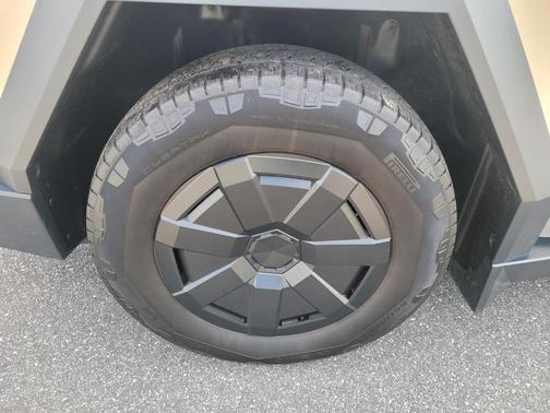 2024 Tesla Cybertruck Base