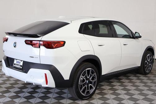Alpine White 2026 BMW X2 xDrive28i