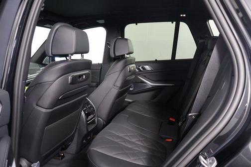 Black Sapphire Metallic 2026 BMW X5 M60i
