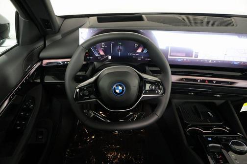 Black Sapphire Metallic 2026 BMW i5 xDrive40