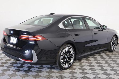 Black Sapphire Metallic 2026 BMW i5 xDrive40