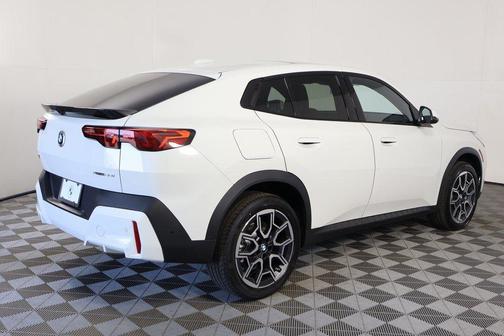 Alpine White 2026 BMW X2 xDrive28i