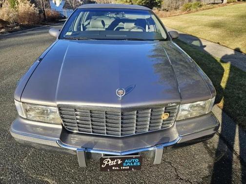1996 Cadillac Fleetwood Standard