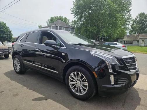 Stellar Black Metallic 2018 Cadillac XT5 Luxury