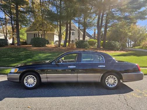 1999 Lincoln Town Car Signature