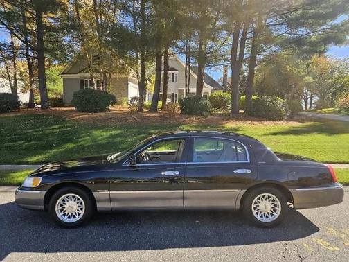 1999 Lincoln Town Car Signature