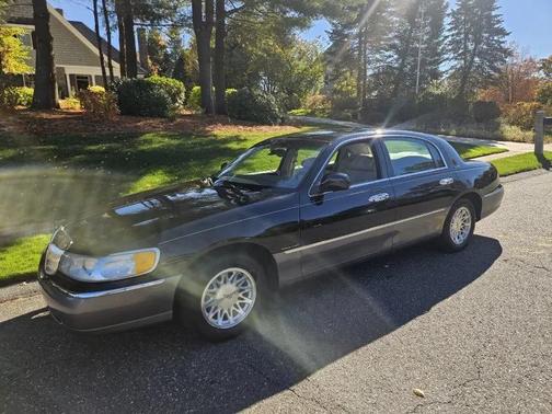 1999 Lincoln Town Car Signature