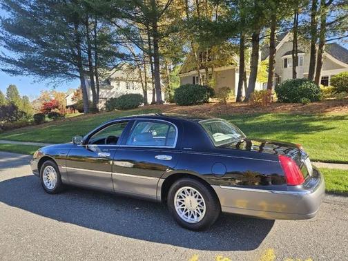 1999 Lincoln Town Car Signature
