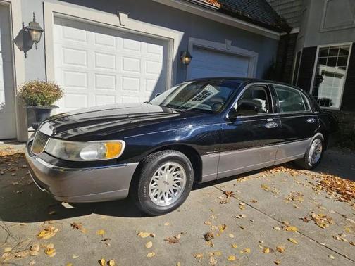 1999 Lincoln Town Car Signature