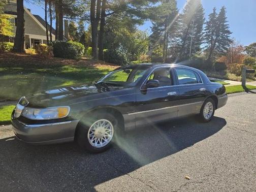 1999 Lincoln Town Car Signature