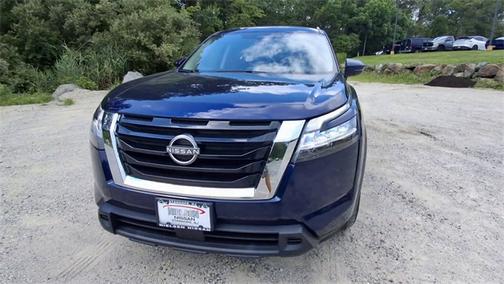 2022 Nissan Pathfinder SV