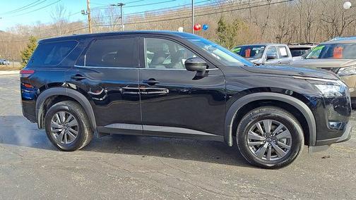 2025 Nissan Pathfinder S