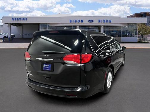 2021 Chrysler Voyager LX