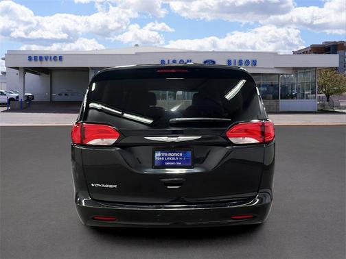 2021 Chrysler Voyager LX