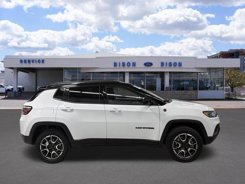 Bright White Clearcoat 2025 Jeep Compass Trailhawk