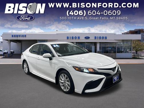 White 2024 Toyota Camry SE
