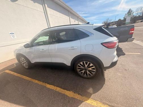 STAR WHITE METALLIC TRI-COAT 2022 Ford Escape Titanium