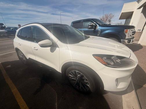 STAR WHITE METALLIC TRI-COAT 2022 Ford Escape Titanium