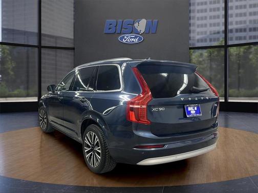 2022 Volvo XC90 T6 Momentum