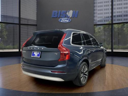 2022 Volvo XC90 T6 Momentum