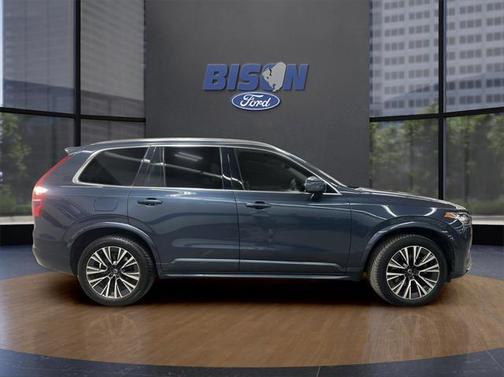 2022 Volvo XC90 T6 Momentum
