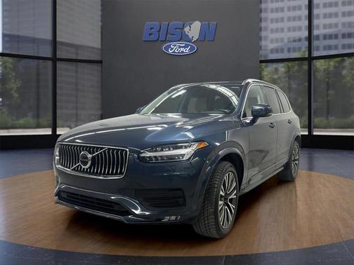 2022 Volvo XC90 T6 Momentum