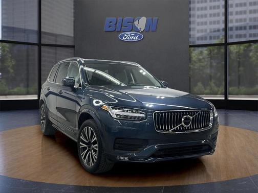 2022 Volvo XC90 T6 Momentum