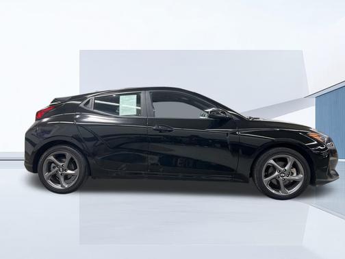 2020 Hyundai Veloster 2