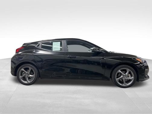 2020 Hyundai Veloster 2