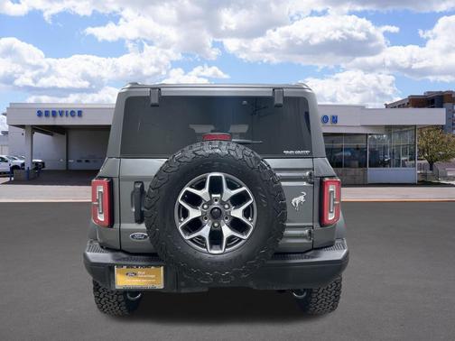 CARBONIZED GRAY METALLIC 2024 Ford Bronco Badlands