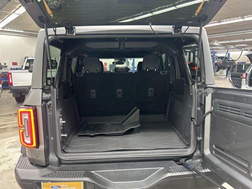CARBONIZED GRAY METALLIC 2024 Ford Bronco Badlands