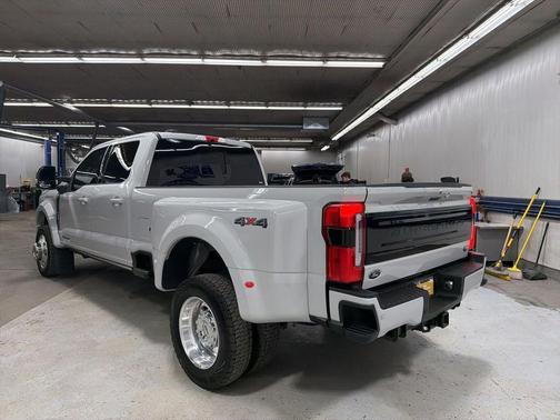 AVALANCHE 2025 Ford F-450 Platinum