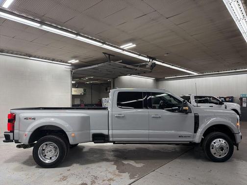 AVALANCHE 2025 Ford F-450 Platinum