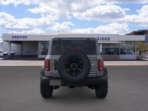 CARBONIZED GRAY METALLIC 2026 Ford Bronco Badlands