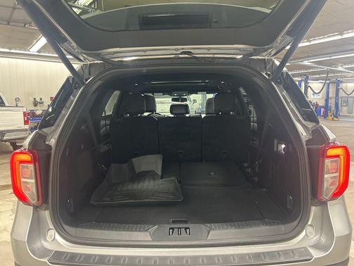 ICONIC SILVER METALLIC 2021 Ford Explorer ST