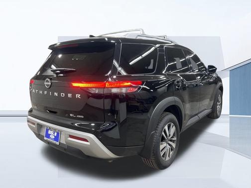 2023 Nissan Pathfinder SL 4WD