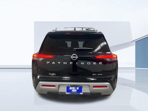 2023 Nissan Pathfinder SL 4WD