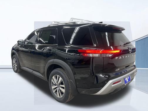 2023 Nissan Pathfinder SL 4WD