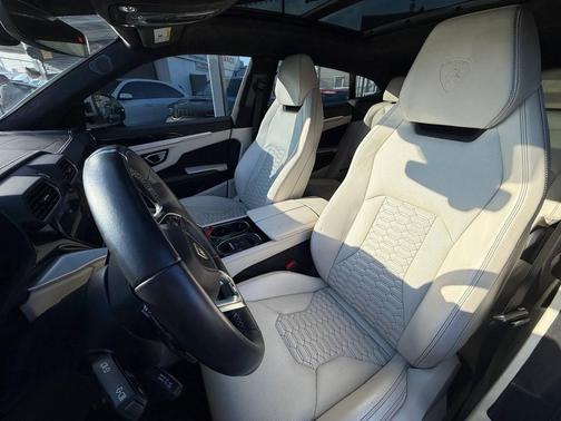 2020 Lamborghini Urus Base
