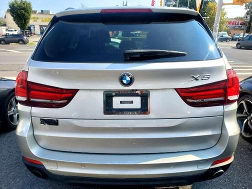 Photo 4 of 10 of 2015 BMW X5 xDrive35i