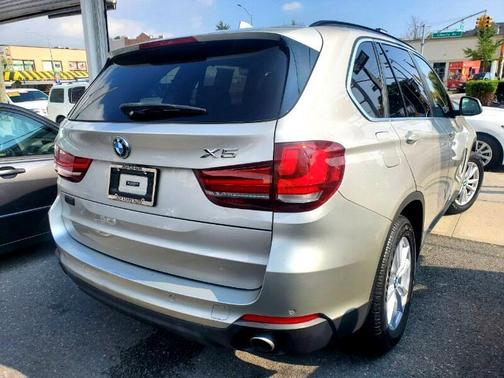 Photo 3 of 10 of 2015 BMW X5 xDrive35i