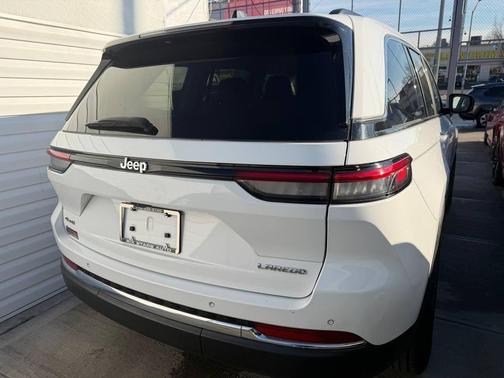 2023 Jeep Grand Cherokee Laredo