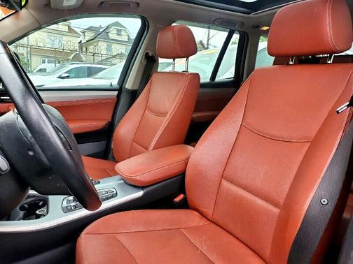 Photo 3 of 8 of 2013 BMW X3 xDrive28i