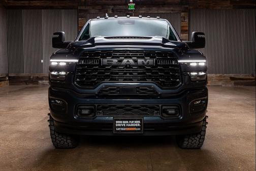 2025 RAM 3500 Limited Crew Cab 4x4 8' Box